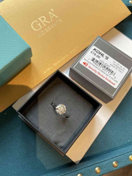 ring t family starlight gra three mosan diamond opening with pen and micro set s925 silver
ring t family starlight gra three mosan diamond opening with pen and micro set s925 silver