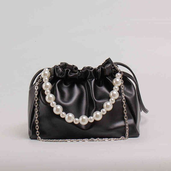 2021 spring and summer women's bag fold cloud pearl chain small crowd messenger armpit tide, Black;red
2021 spring and summer women's bag fold cloud pearl chain small crowd messenger armpit tide, Black;red