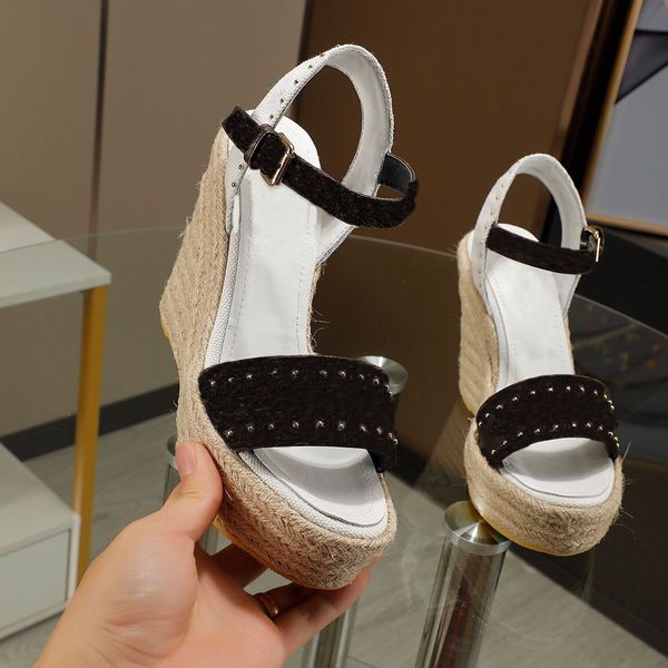 2021 summer fashion all-match women's sandals thick high-heeled platform casual slippers 36-41, Black
2021 summer fashion all-match women's sandals thick high-heeled platform casual slippers 36-41, Black