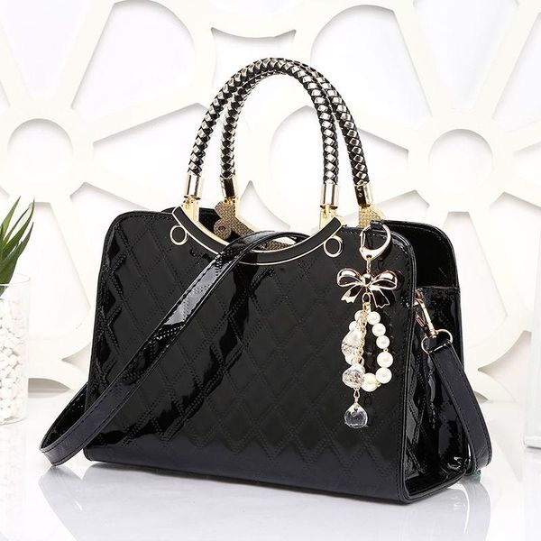 patent leather diamond lattice tote bag women pearls hangings decorations wedding purse for bride ladies handbag luxury designer shoulder ba
patent leather diamond lattice tote bag women pearls hangings decorations wedding purse for bride ladies handbag luxury designer shoulder ba