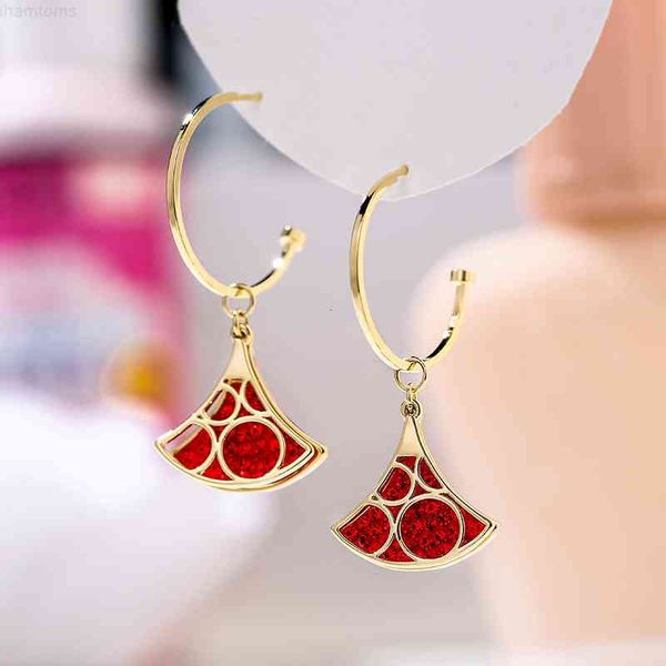 charms earrings 2021 fashion skirt 925 silver needle geometric sector temperament shining simple, Golden
charms earrings 2021 fashion skirt 925 silver needle geometric sector temperament shining simple, Golden