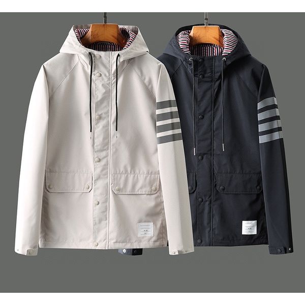 2021 fashion tb brand men's vests clothing lent herfst hooded reflecting streep waterproof accidental jas with nood, Black
2021 fashion tb brand men's vests clothing lent herfst hooded reflecting streep waterproof accidental jas with nood, Black