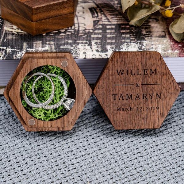 jewelry pouches, bags personalized hexagon ring box customized walnut wedding engagement anniversary gift engraved name and logo, Pink;blue
jewelry pouches, bags personalized hexagon ring box customized walnut wedding engagement anniversary gift engraved name and logo, Pink;blue