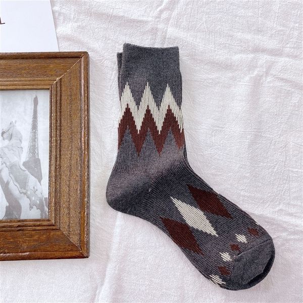 y6i autumn diamond cotton winter men'sdiamond water men's socks ripple pattern color matching double needle and double way cotton, Black
y6i autumn diamond cotton winter men'sdiamond water men's socks ripple pattern color matching double needle and double way cotton, Black