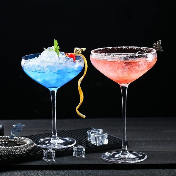 wine glasses european-style creative glass goblet transparent special drink cup artificially blown butterfly-shaped cocktail champagne
wine glasses european-style creative glass goblet transparent special drink cup artificially blown butterfly-shaped cocktail champagne