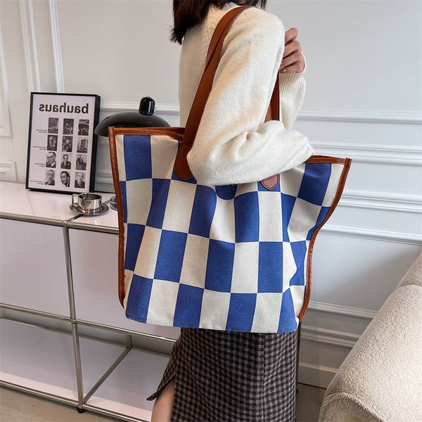 2021 new fashion portable chessboard commuter bag korean literature and art capacity single shoulder tote large
2021 new fashion portable chessboard commuter bag korean literature and art capacity single shoulder tote large