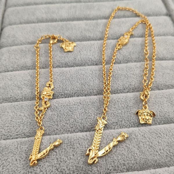 trendy v shape embossment portrait pendant necklace gold color link chain fashion women jewerly luxury 2021 earrings &, Silver
trendy v shape embossment portrait pendant necklace gold color link chain fashion women jewerly luxury 2021 earrings &, Silver