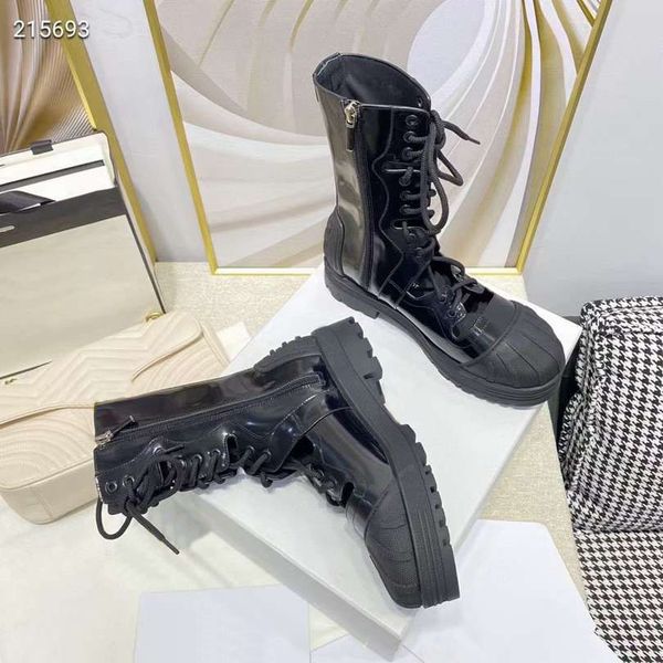 2021 new famous women shoes designer camping boots fashion short bootes woman winter leather low heels shoe bow tie original, Black
2021 new famous women shoes designer camping boots fashion short bootes woman winter leather low heels shoe bow tie original, Black