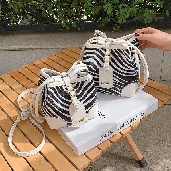 cross body luxury leather summer 2021 casual shoulder bag brand designer ladies personality fashion bucket messenger drawstring
cross body luxury leather summer 2021 casual shoulder bag brand designer ladies personality fashion bucket messenger drawstring