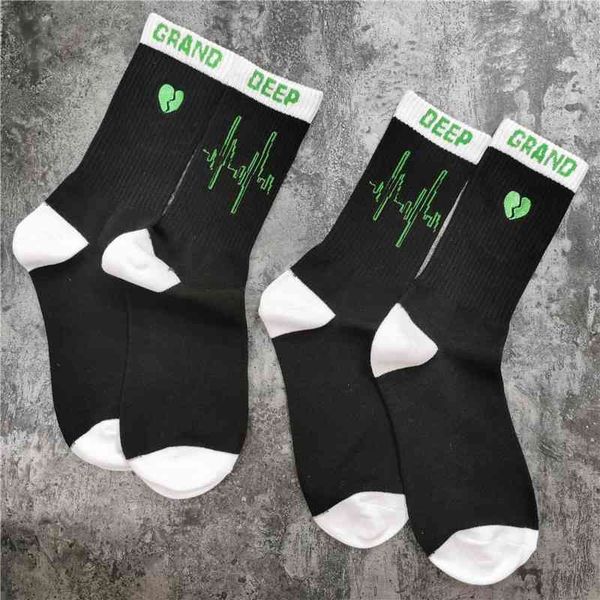 real pics black color hip hop printed socks men sock 2021 fashion casual cotton crew socks
real pics black color hip hop printed socks men sock 2021 fashion casual cotton crew socks