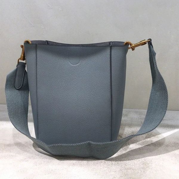 design hand 2021 new wide belt bucket simple design fashion one shoulder cowhide women's bag is9s
design hand 2021 new wide belt bucket simple design fashion one shoulder cowhide women's bag is9s