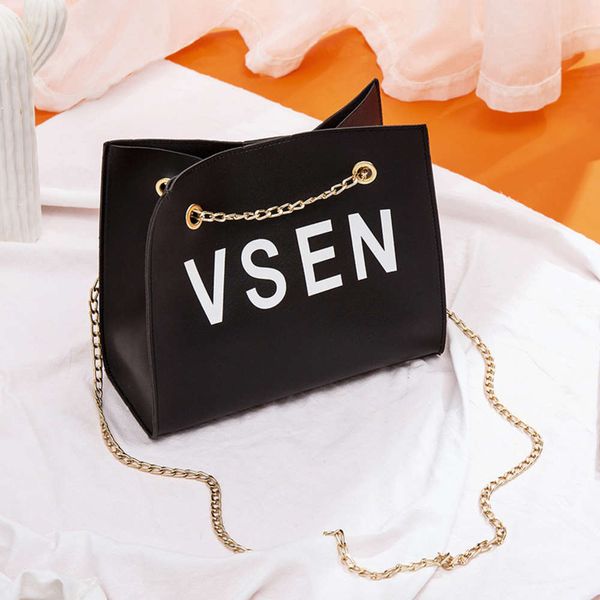 2021 simple large bag women's autumn lingge chain korean portable single shoulder messenger
2021 simple large bag women's autumn lingge chain korean portable single shoulder messenger