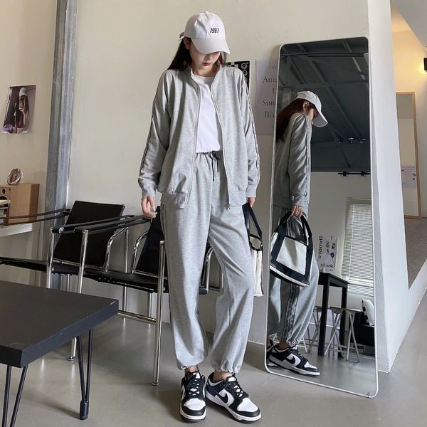 2021 autumn winter suit women's korean version college style loose sweater age reducing sports, Gray
2021 autumn winter suit women's korean version college style loose sweater age reducing sports, Gray