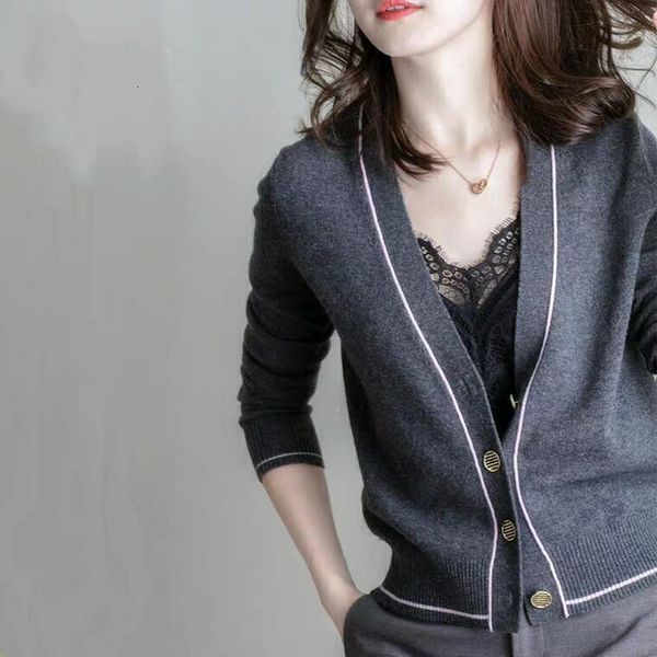 ets 2021 autumn winter loose small fragrance light luxury temperament cardigan lazy wind v-neck women's large sweater coat, Black;brown
ets 2021 autumn winter loose small fragrance light luxury temperament cardigan lazy wind v-neck women's large sweater coat, Black;brown