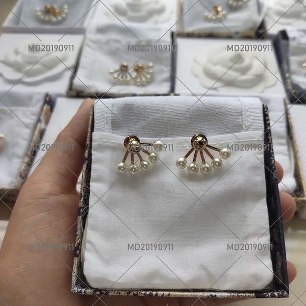 75% off outlet online new earrings light classic family letter five pearls front and back fan earrings hro4, Golden
75% off outlet online new earrings light classic family letter five pearls front and back fan earrings hro4, Golden