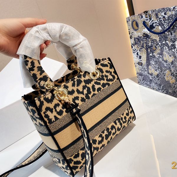 famous designer lady diana bag high-end hardware embroidery wide strap large capacity french luxury shoulder bag fashion crossbody bags tote
famous designer lady diana bag high-end hardware embroidery wide strap large capacity french luxury shoulder bag fashion crossbody bags tote