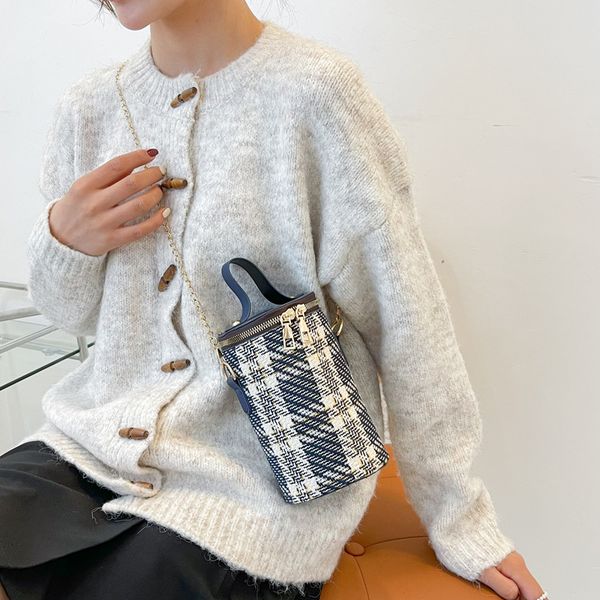 new handbags 2021 literature and art national style one shoulder small messenger woven cylinder bag women factory direct sale
new handbags 2021 literature and art national style one shoulder small messenger woven cylinder bag women factory direct sale