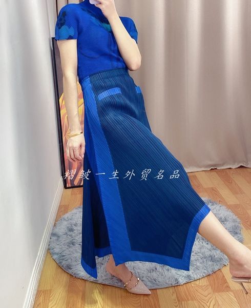skirt miyake fold fashion pleated patchwork irregular skirt, Black 
skirt miyake fold fashion pleated patchwork irregular skirt, Black