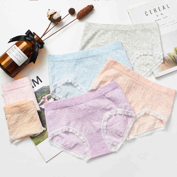 underwear seamless colored cotton middle waist student briefs elastic lace trouser head, Black;pink
underwear seamless colored cotton middle waist student briefs elastic lace trouser head, Black;pink