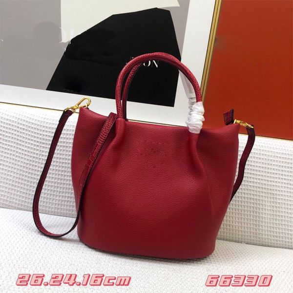 bucket handbag, ladies leather shoulder bag, double handles and zipper closure design adds a crossbody bag. fast delivery. one main compartm
bucket handbag, ladies leather shoulder bag, double handles and zipper closure design adds a crossbody bag. fast delivery. one main compartm