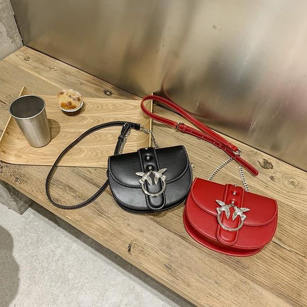 handbag texture semi-circular messenger bag korean version small round minority design mini swallow female, Black;red
handbag texture semi-circular messenger bag korean version small round minority design mini swallow female, Black;red