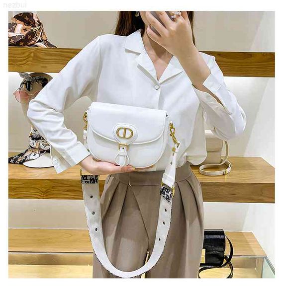 dio semicircle double d saddle 2021 new single shoulder diagonal cross women's broadband bag
dio semicircle double d saddle 2021 new single shoulder diagonal cross women's broadband bag