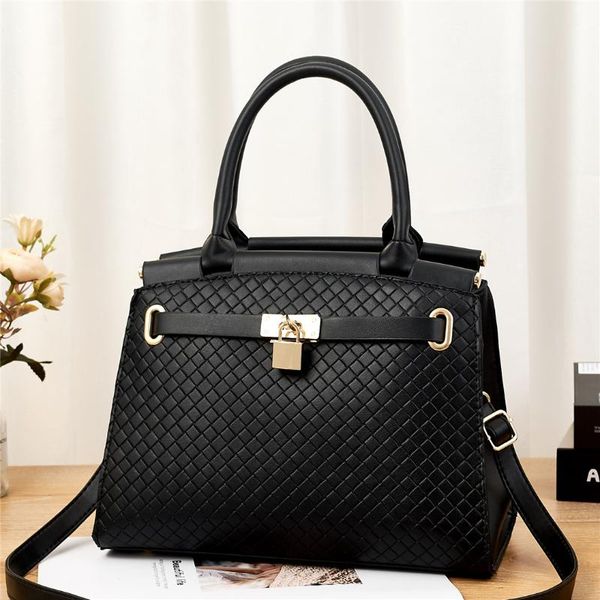 evening bags fashion exquisite vintage shopping bag designer casual women totes shoulder female leather solid color lock purse handbag
evening bags fashion exquisite vintage shopping bag designer casual women totes shoulder female leather solid color lock purse handbag