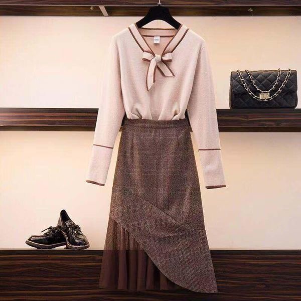 two piece dress 2021 autumn winter elegant women sets bow collar long sleeved pullover sweater + mesh patchwork plaid midi skirt 2 outfits, White
two piece dress 2021 autumn winter elegant women sets bow collar long sleeved pullover sweater + mesh patchwork plaid midi skirt 2 outfits, White