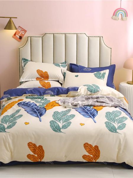 bedding sets selling frosted four piece bed sheet quilt cover three set for single student dormitory in autumn and winter
bedding sets selling frosted four piece bed sheet quilt cover three set for single student dormitory in autumn and winter