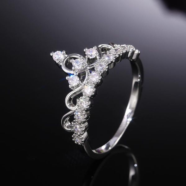 wedding rings huitan princess crown shiny crystal zircon women engagement proposal finger ring for lover elegant female fashion jewelry, Slivery;golden
wedding rings huitan princess crown shiny crystal zircon women engagement proposal finger ring for lover elegant female fashion jewelry, Slivery;golden