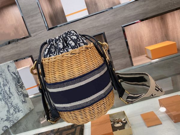 luxurys women drawstrings variety of woven bag bucket bags style big luxury package original aslant portable super star french fashion handb
luxurys women drawstrings variety of woven bag bucket bags style big luxury package original aslant portable super star french fashion handb