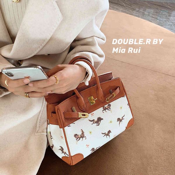 xiaoruiliang litchi pattern portable one shoulder crossbar bag, women's new fashion and large capacity bag 2020
xiaoruiliang litchi pattern portable one shoulder crossbar bag, women's new fashion and large capacity bag 2020