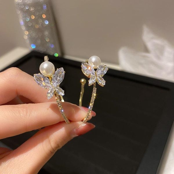 full rhinestone hoop earring luxury simple fashion geometric crystal butterfly for women korean design jewelry & huggie, Golden;silver
full rhinestone hoop earring luxury simple fashion geometric crystal butterfly for women korean design jewelry & huggie, Golden;silver