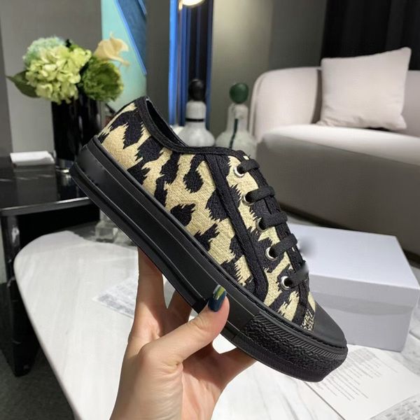 2021 sell well women shoes espadrilles sneakers printing walk sneaker embroidery leopard canvas platform shoe girls by shoes 35-41 casual sh, Black
2021 sell well women shoes espadrilles sneakers printing walk sneaker embroidery leopard canvas platform shoe girls by shoes 35-41 casual sh, Black