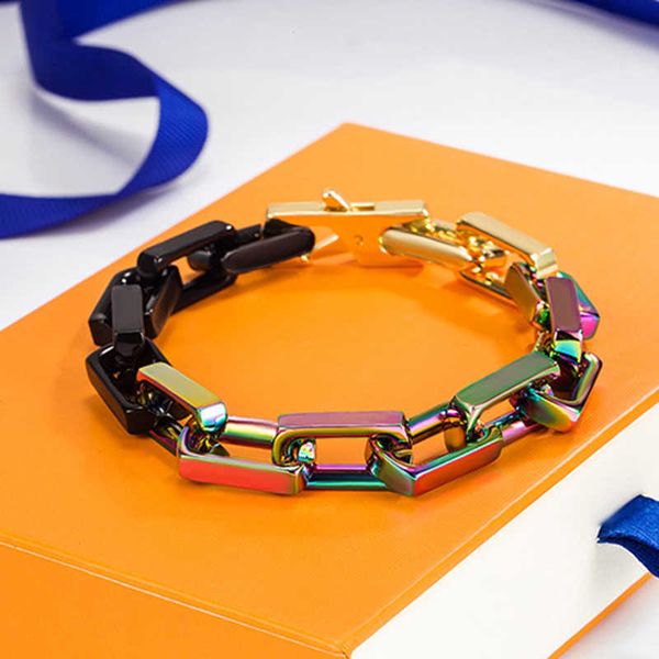 classic v-shaped four leaf clove bracelet, simple and multi price, fashionable street style, luxurious lightweight bracelet, Golden;silver
classic v-shaped four leaf clove bracelet, simple and multi price, fashionable street style, luxurious lightweight bracelet, Golden;silver