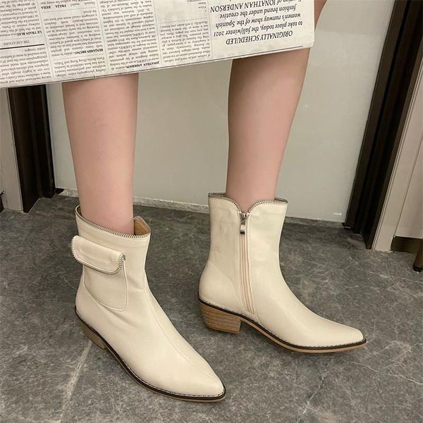 boots 2021 winter women's metal decoration wild black and white ankle design fashion short pointed toe
boots 2021 winter women's metal decoration wild black and white ankle design fashion short pointed toe