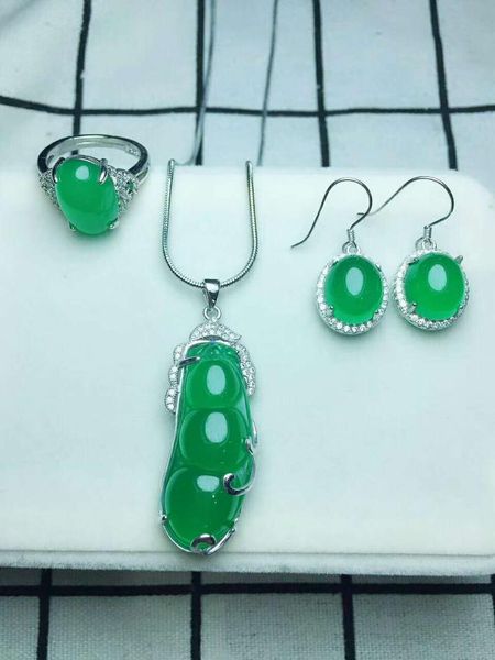 bracelet, earrings & necklace c38#925 silver inlaid natural chalcedony set, the jade face is clean and translucent, Black
bracelet, earrings & necklace c38#925 silver inlaid natural chalcedony set, the jade face is clean and translucent, Black