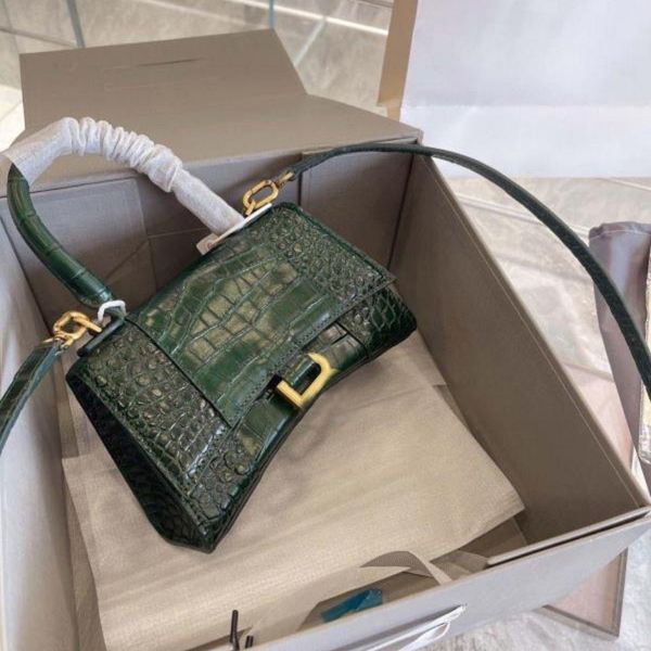 2021 high women luxurys hand bags quality crocodile leather hourglass net red same versatile portable one shoulder messenger bag trendy zym
2021 high women luxurys hand bags quality crocodile leather hourglass net red same versatile portable one shoulder messenger bag trendy zym