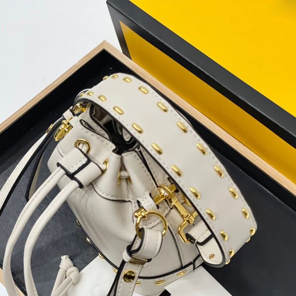 70% factory store autumn and winter fashion single shoulder messenger bag hand bucket amount bags is preferred
70% factory store autumn and winter fashion single shoulder messenger bag hand bucket amount bags is preferred