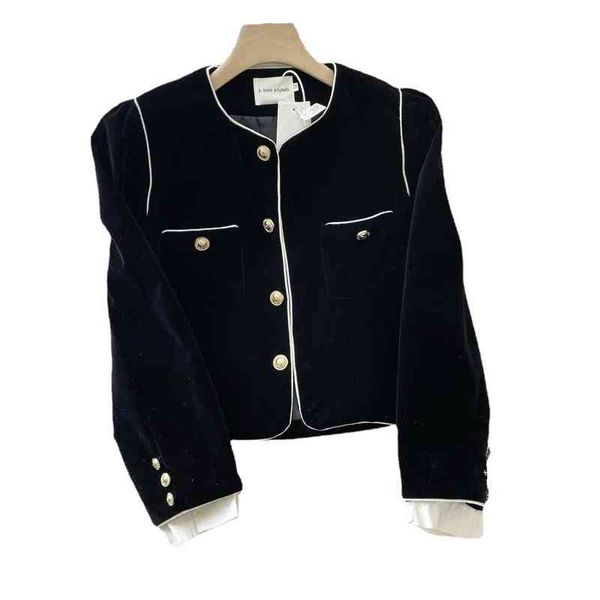2021 autumn and winter style noble feminine metal buckle thin short black veet suit coat women, Black;brown
2021 autumn and winter style noble feminine metal buckle thin short black veet suit coat women, Black;brown