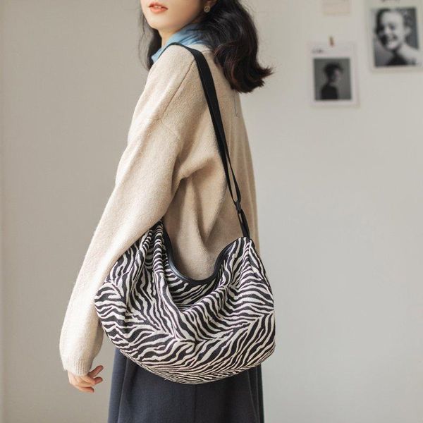 canvas shoulder bag fashion stripes crossbody high capacity casual tote bags quality female phone pack luxury purse cross body
canvas shoulder bag fashion stripes crossbody high capacity casual tote bags quality female phone pack luxury purse cross body