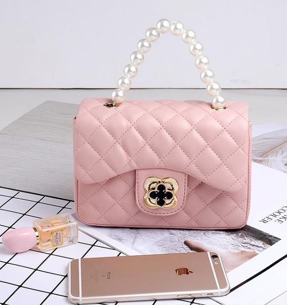 2020 new portable messenger bag trend color contrast mini shell transparent beach color jelly bag23, Red;black
2020 new portable messenger bag trend color contrast mini shell transparent beach color jelly bag23, Red;black