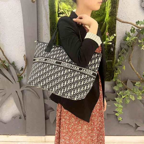 designer wind simple canvas shoulder bag portable fashion versatile large capacity student shopping go out mommy women's bag handbags o
designer wind simple canvas shoulder bag portable fashion versatile large capacity student shopping go out mommy women's bag handbags o
