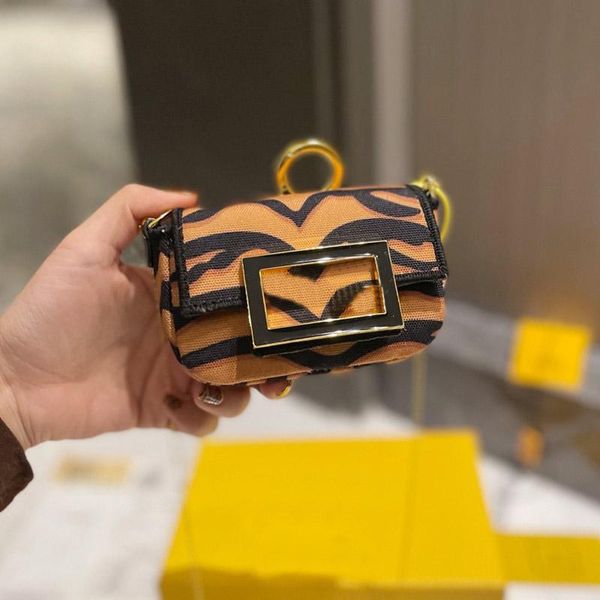 colorful coin purses wallet designer chain shoulder bags square metal buckle mini bag for women and girls, Red;black
colorful coin purses wallet designer chain shoulder bags square metal buckle mini bag for women and girls, Red;black