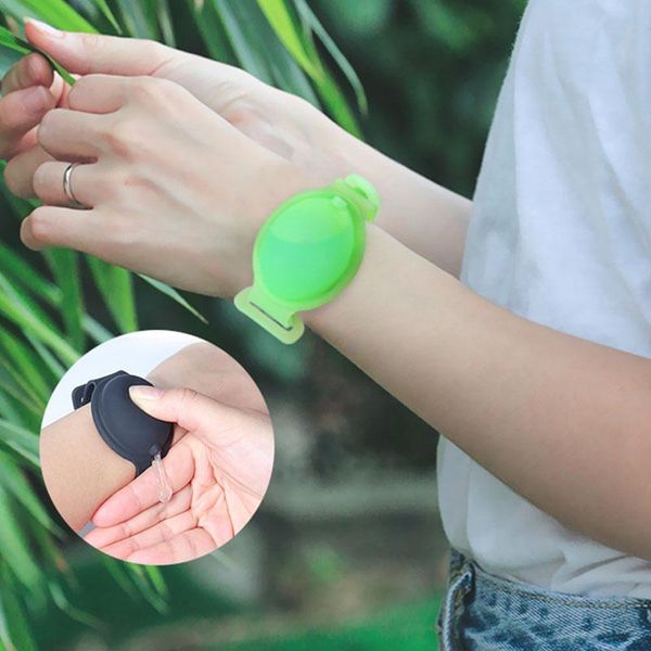 hand cleaning gel refillable wristband dispenser 12-13ml capacity wearable small squeezes soap adjustable hyd88 liquid
hand cleaning gel refillable wristband dispenser 12-13ml capacity wearable small squeezes soap adjustable hyd88 liquid