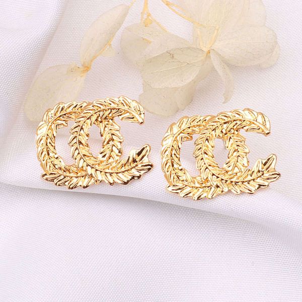 unique design, simple exquisite earrings, small fragrance,
unique design, simple exquisite earrings, small fragrance,