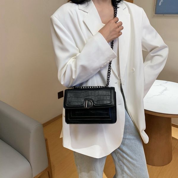 design bag 2021 texture foreign style single shoulder simple net red stone pattern messenger retro small square
design bag 2021 texture foreign style single shoulder simple net red stone pattern messenger retro small square