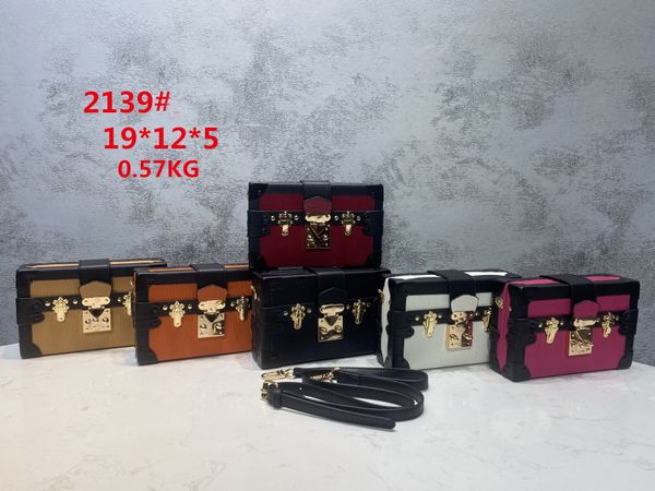 fashion classic women large bags print embroidery handbags multi color beach shoulder handbag shopping bag capacity ladies tote purse
fashion classic women large bags print embroidery handbags multi color beach shoulder handbag shopping bag capacity ladies tote purse