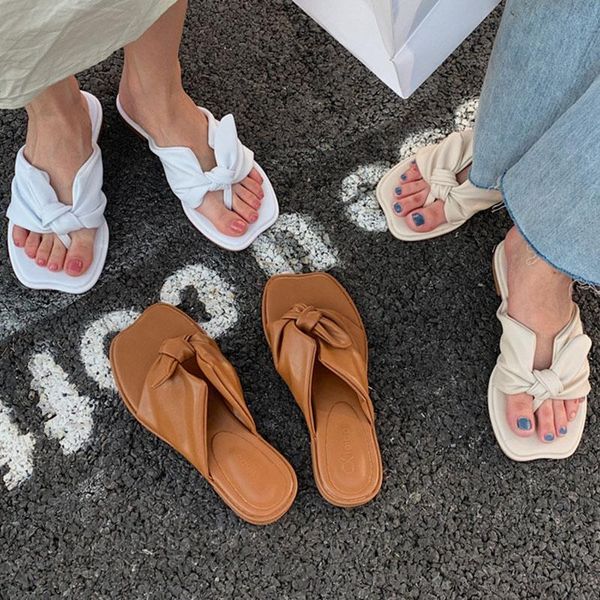 summer mango head slippers flat woman stiletto pinch all-match flip flops lady external wear shoes, Black
summer mango head slippers flat woman stiletto pinch all-match flip flops lady external wear shoes, Black