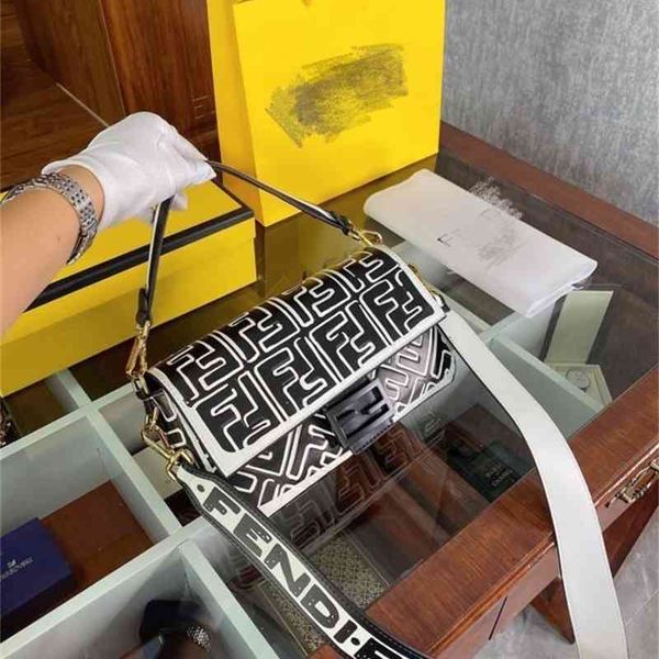 wholesale outlet california and stick f graffiti black white sky french medieval net red envelope one shoulder hand messenger bag versatile
wholesale outlet california and stick f graffiti black white sky french medieval net red envelope one shoulder hand messenger bag versatile